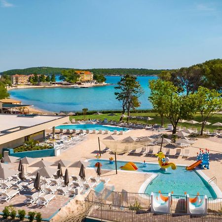 Valamar Camping Padova Banjol Екстериор снимка