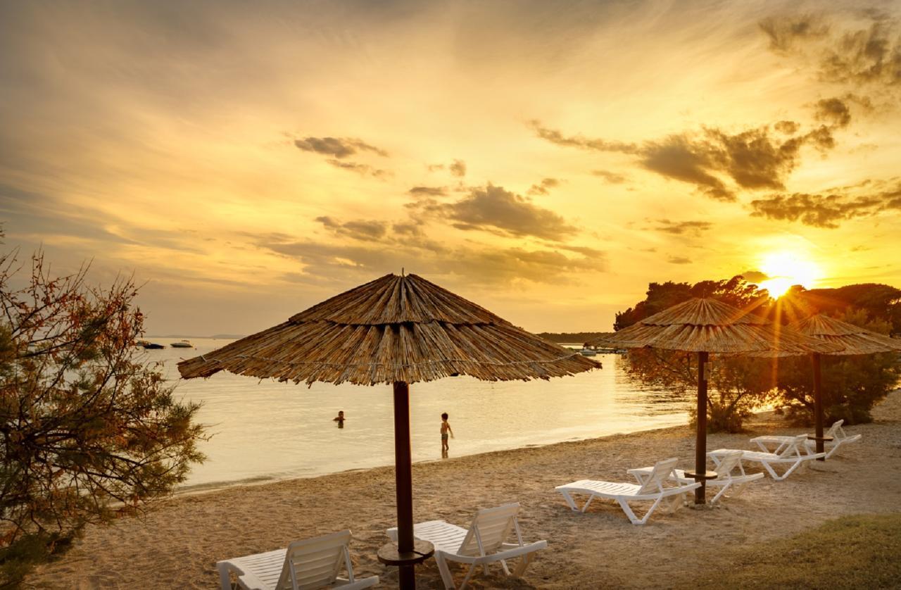 Valamar Camping Padova Banjol Екстериор снимка